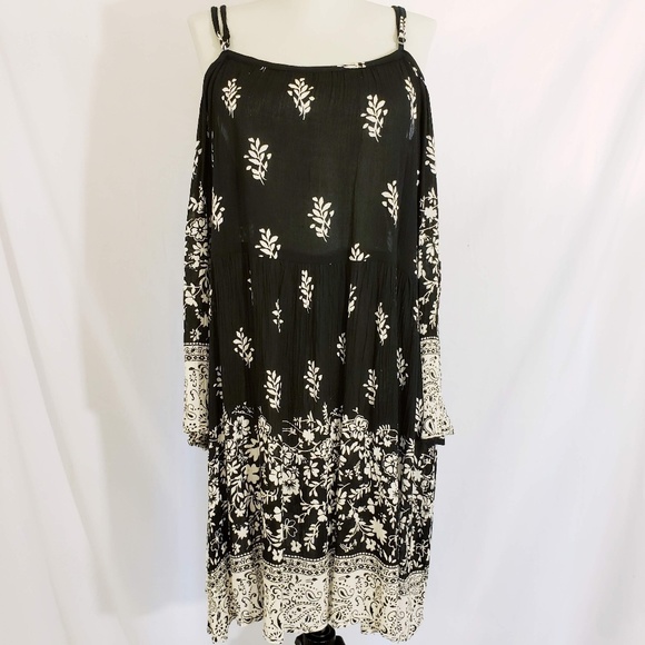 5th and Love Black and White Flower Dress - Picture 6 of 8